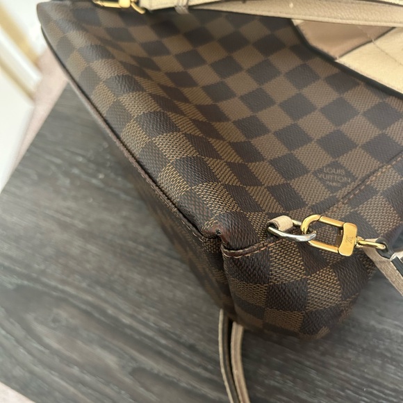 More pics of the LV Clapton Backpack - Picture 2 of 9